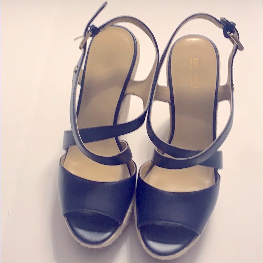 Michael Kors Martyna Sandal! - Picture 2 of 6
